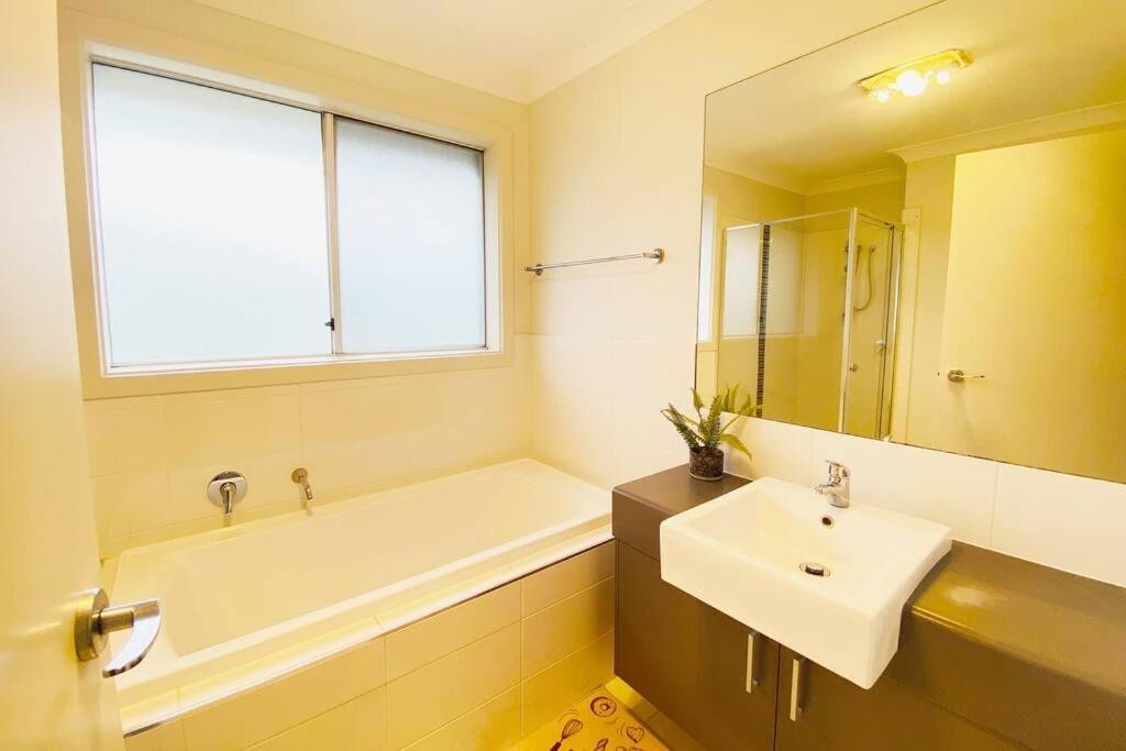 Kellyville 5Br Near Park And Shopping Mall Eksteriør bilde